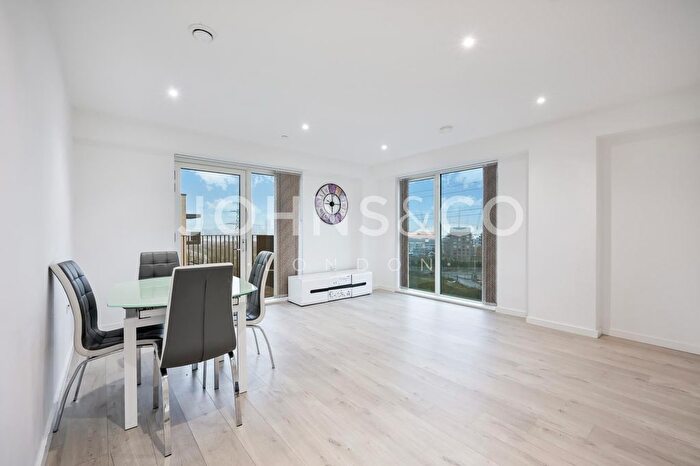 3 Bedroom Flat To Rent In Tyburn Gardens, Canning Town, London, E16