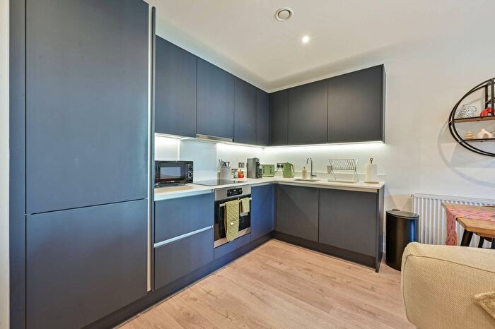 1 Bedroom Flat For Sale In Osiers Road, Wandsworth Town, London, SW18