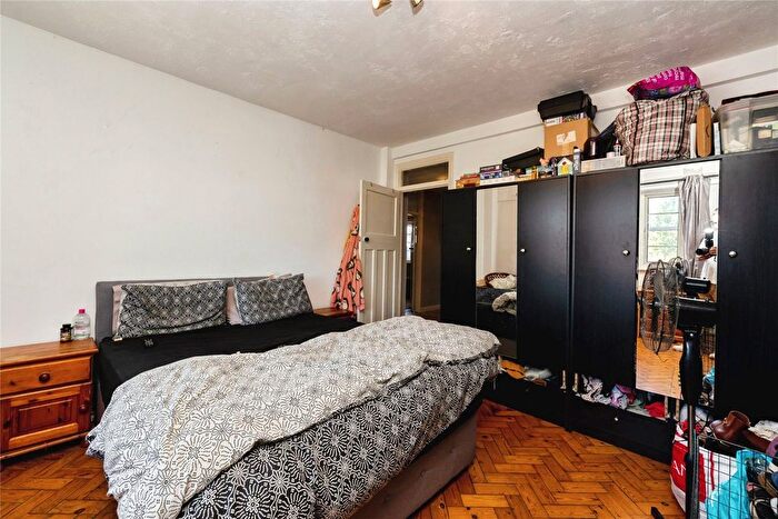 2 Bedroom Flat For Sale In Kingston Road, Kingston Upon Thames, KT1
