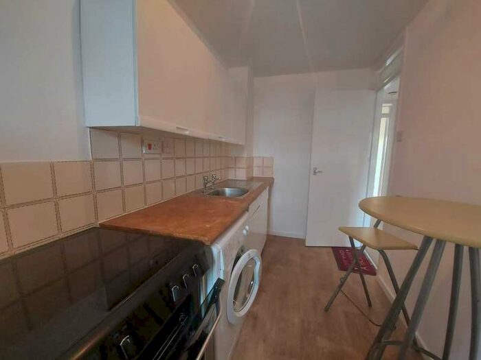 2 Bedroom Maisonette Flat To Rent In Brive Road, Dunstable, LU5