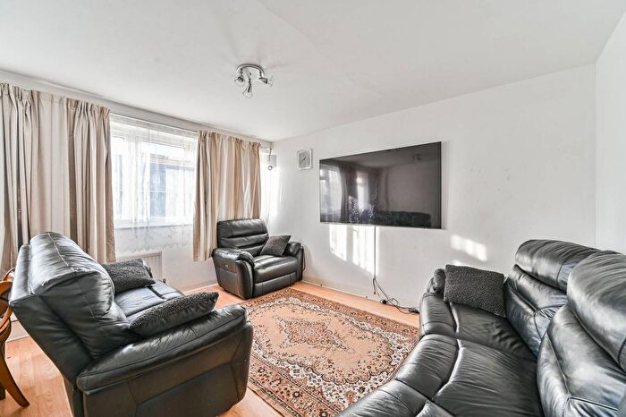 2 Bedroom Flat For Sale In John Wilson Street, Woolwich, London, SE18
