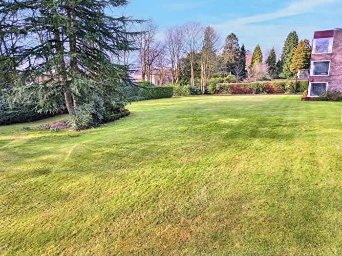 2 Bedroom Flat To Rent In Wedgewood Court, Roundhay, Leeds, LS8