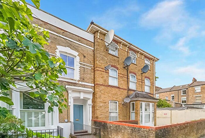 2 Bedroom Apartment For Sale In Jenner Road, Stoke Newington, N16