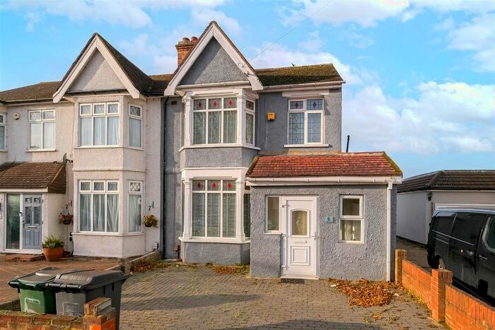 3 Bedroom Semi-Detached House To Rent In Middleton Avenue, London E4