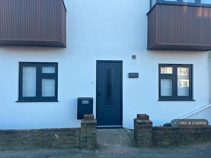3 Bedroom Flat To Rent In Brighton Road, Lancing, BN15