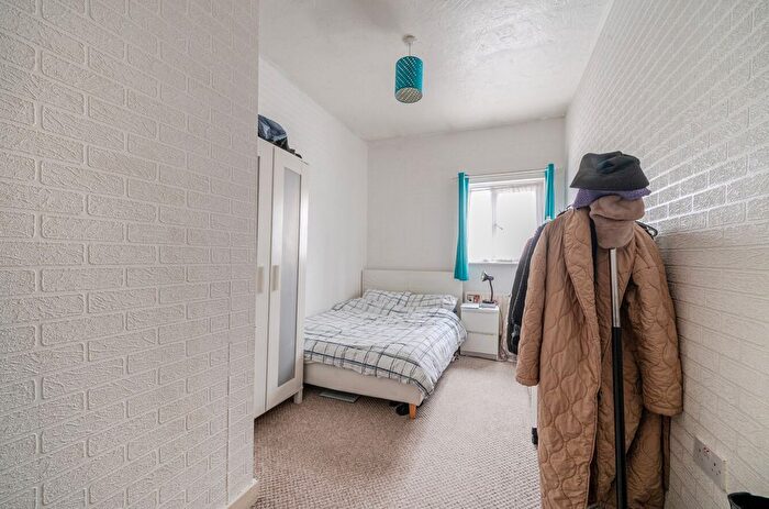 2 Bedroom Semi-Detached House For Sale In Grantham Road, London, E12