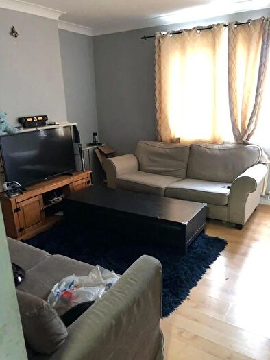 3 Bedroom Terraced House To Rent In Morris Road, Isleworth, TW7