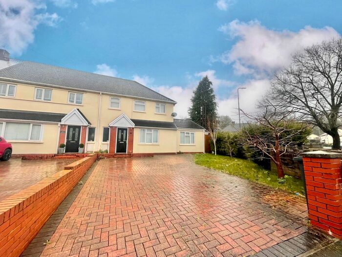 4 Bedroom Property To Rent In Mccale Avenue, Fairwater, Cardiff, CF5