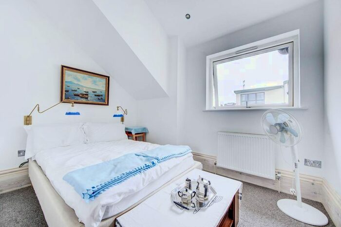 2 Bedroom Flat To Rent In Kilburn Lane, Kensal Rise, London, W10