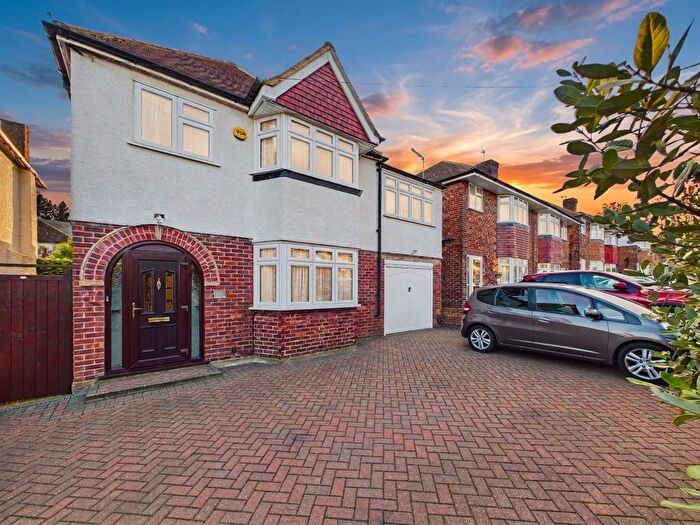 4 Bedroom Detached House For Sale In Queens Walk, Ruislip, HA4