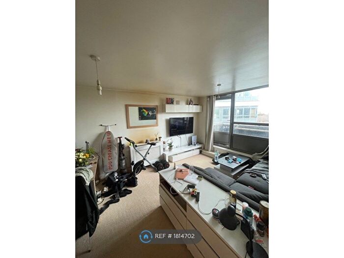 1 Bedroom Flat To Rent In Courtenay House, London, SW2