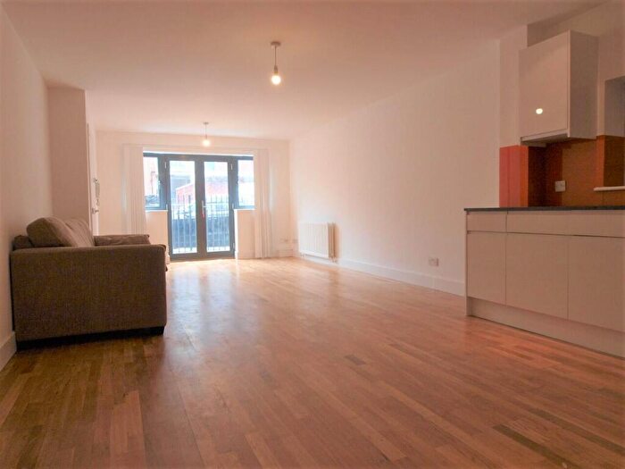 2 Bedroom Flat To Rent In Church Walk, Stoke Newington, London, N16