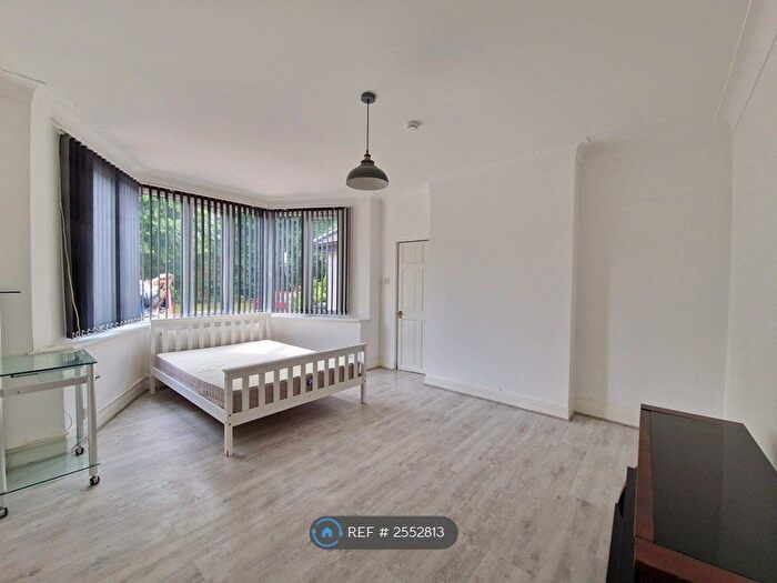 Studio To Rent In London, London, N14