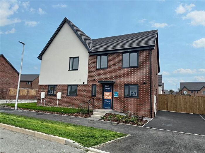 3 Bedroom Semi-Detached House For Sale In Saltshouse Road, Hull, HU8