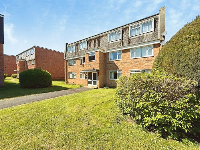 2 Bedroom Flat For Sale In Helmsdale, Swindon, SN25