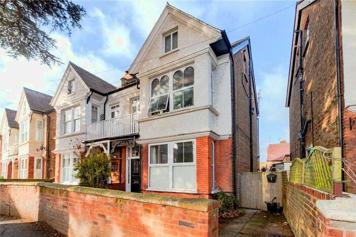 2 Bedroom Flat To Rent In St. Leonards Road, Windsor, SL4