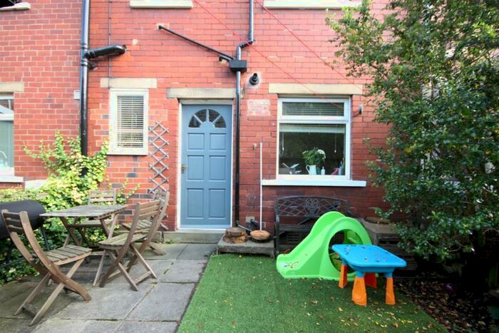 2 Bedroom Property To Rent In Sunnybank Road, LS18
