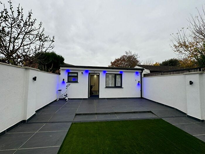 Studio To Rent In Winchester Avenue, Hounslow, Greater London, TW5