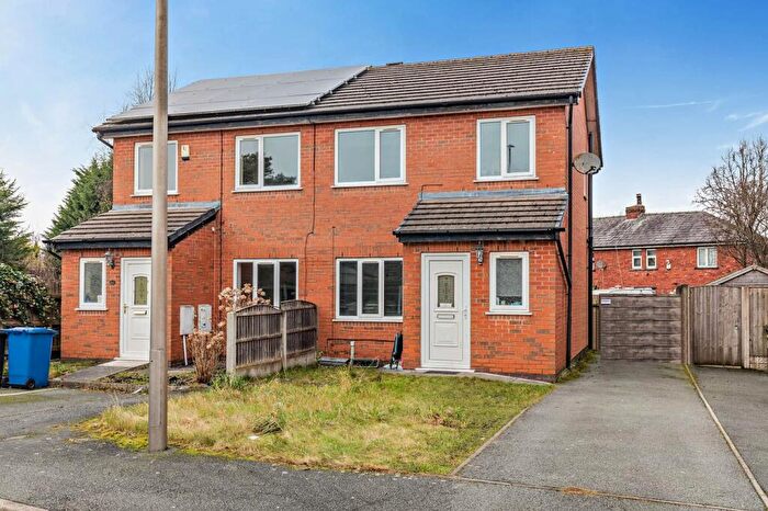 3 Bedroom Semi Detached House For Sale In St Richards Close, Atherton, Manchester, M46