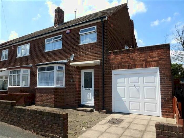 3 Bedroom Semi-Detached House To Rent In Poplar Road, Oldbury, B69