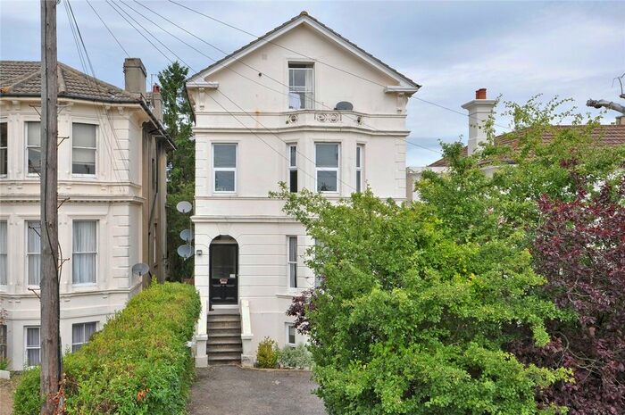 2 Bedroom Flat To Rent In Queens Road, Tunbridge Wells, Kent, TN4