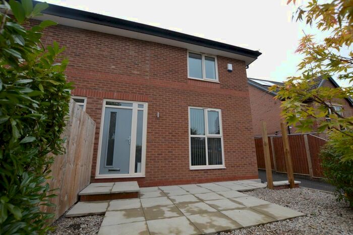 2 Bedroom Town House To Rent In Sandcross Close, Orrell, Wigan, WN5