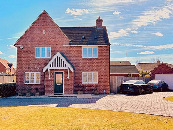 4 Bedroom Detached House For Sale In Cedar Gardens, Letchworth Garden City, SG6