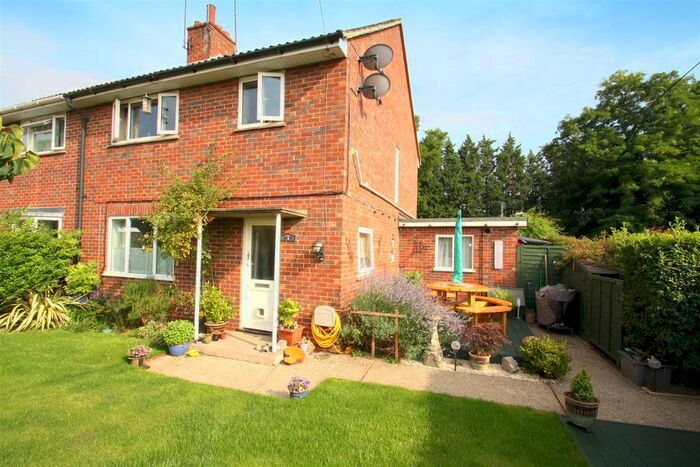 1 Bedroom Maisonette To Rent In Grange Close, Leybourne, Kent, ME19