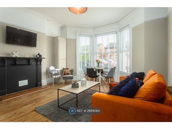 2 Bedroom Flat To Rent In Clarence Road, Llandudno, LL30