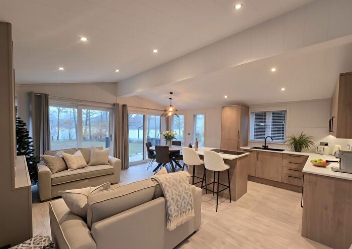 2 Bedroom Mobile/park Home For Sale In Fallbarrow Holiday Park, Rayrigg Road, Windermere, LA23