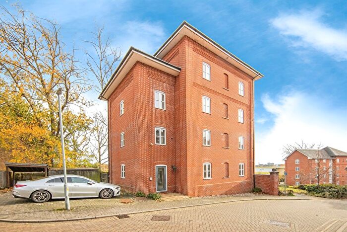 2 Bedroom Flat For Sale In Groves Close, Colchester, CO4