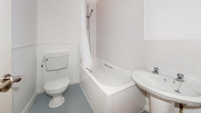 1 Bedroom Flat For Sale In Flat C, Ockendon Road, Islington, London, N1