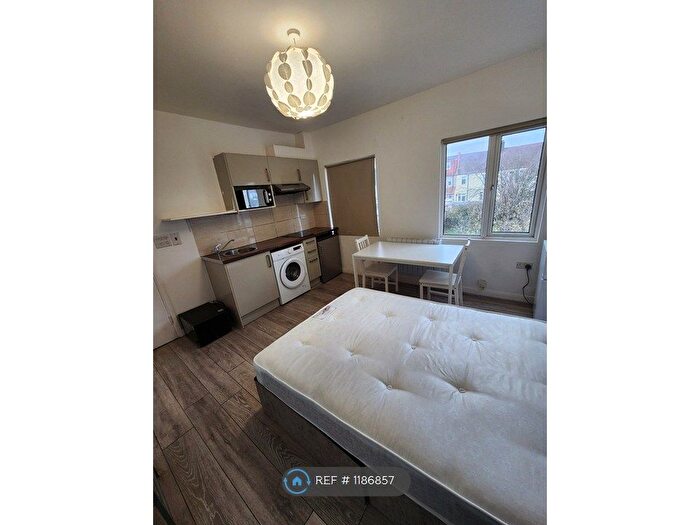 Studio To Rent In Silverleigh Road, Thornton Heath, CR7