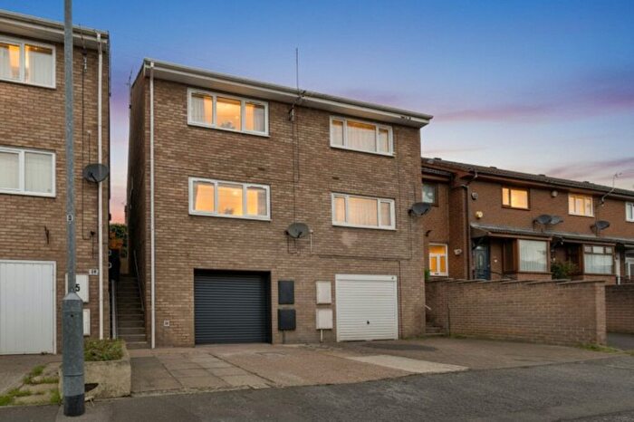 3 Bedroom Semi Detached House For Sale In Clement Mews, Rotherham, S61