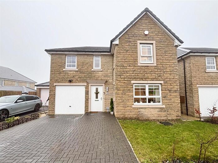 4 Bedroom Detached House For Sale In Viaduct View, Clayton, Bradford, BD14