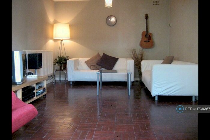 2 Bedroom Flat To Rent In Bannister Court, Southampton, SO15