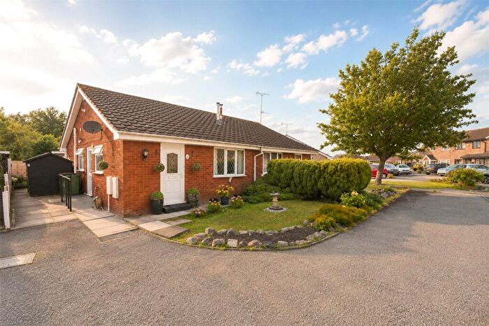 2 Bedroom Bungalow For Sale In Littlemore Close, Saughall Massie, Wirral, CH49