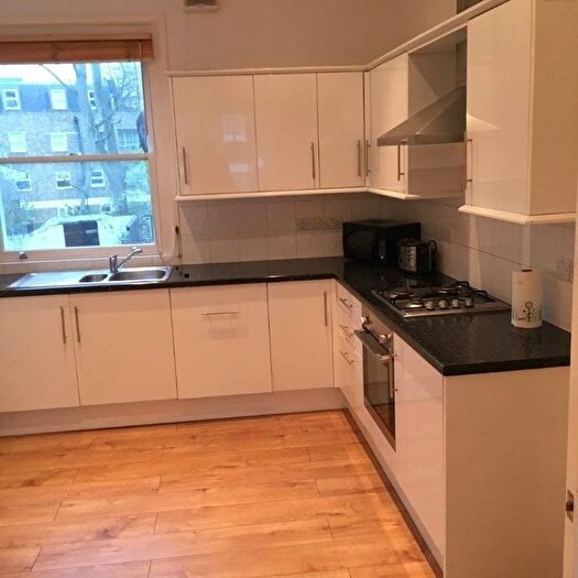 3 Bedroom Flat To Rent In Park Road, Colliers Wood, SW19