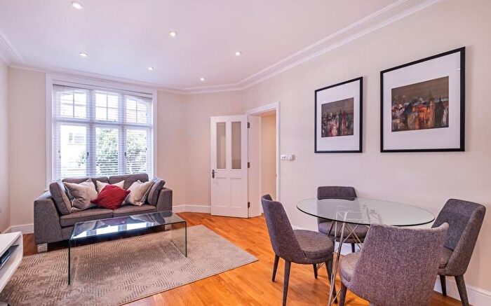 1 Bedroom Apartment To Rent In Chagford Street, Marylebone, London, NW1