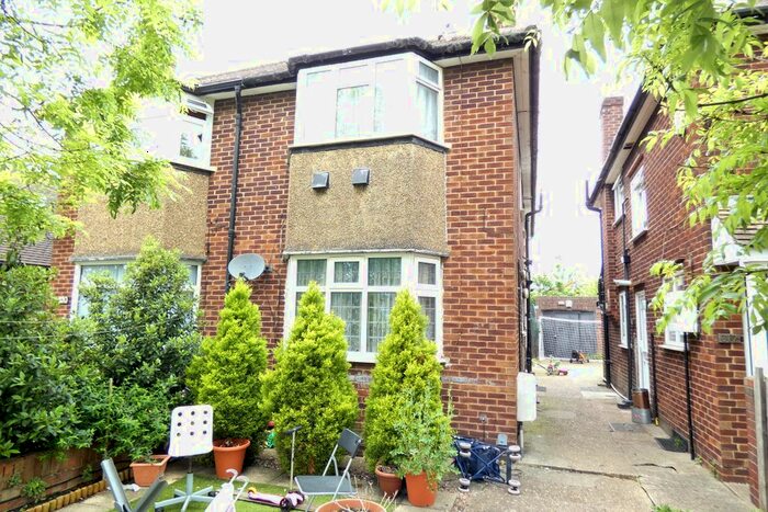 2 Bedroom Maisonette To Rent In Staines Road, Bedfont, Feltham, TW14