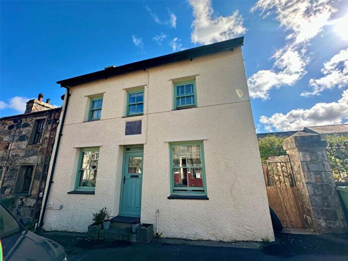 3 Bedroom End Of Terrace House For Sale In Rhedyw Road, Llanllyfni, Caernarfon, Gwynedd, LL54