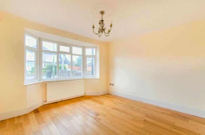 4 Bedroom Property To Rent In Meadway, High Barnet, Barnet, EN5
