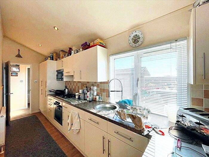 1 Bedroom Lodge For Sale In Oaklands Park, Looe, PL13