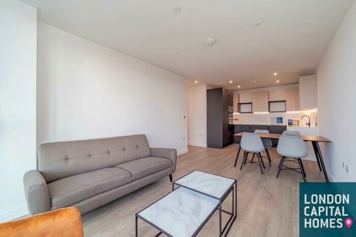 2 Bedroom Apartment To Rent In Willowbrook House, The Westacre, Woodberry Down, London, N4