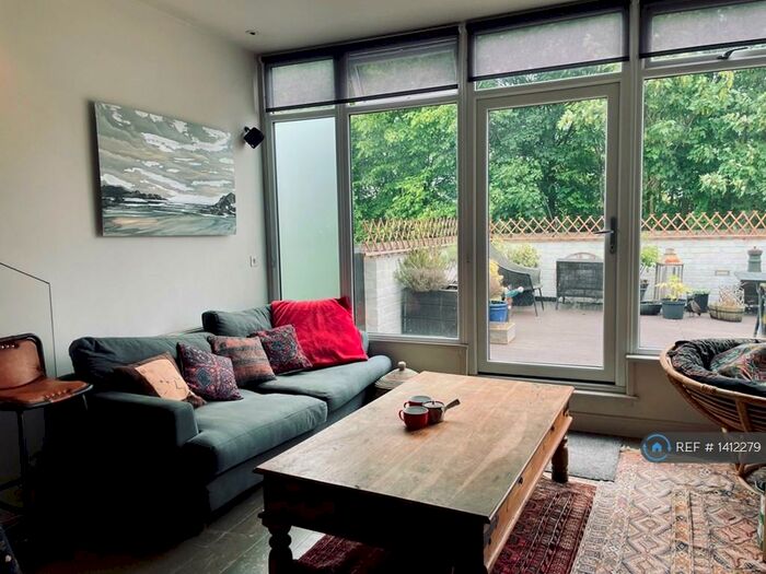 2 Bedroom Flat To Rent In Brondesbury Road, Queens Park, NW6