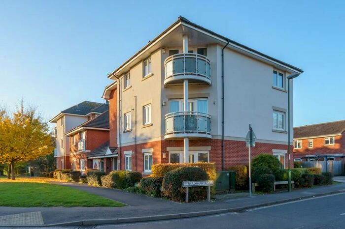 2 Bedroom Flat To Rent In Swanfield Drive, Chichester, PO19