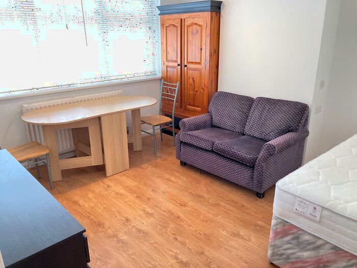 Studio To Rent In Very Near Middleton Avenue Area, Greenford, UB6