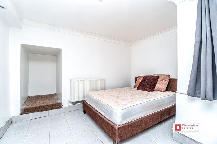 2 Bedroom Flat To Rent In Moresby Road, Upper Clapton, Hackney, E5