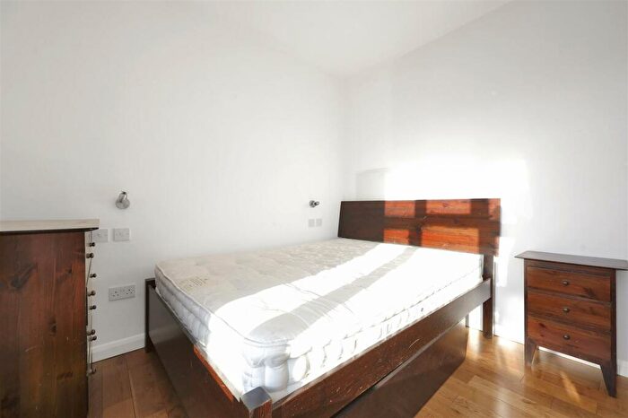 2 Bedroom Flat To Rent In Chatsworth Road, London, NW2