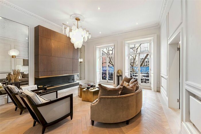 2 Bedroom Flat To Rent In Queens Gate, South Kensington, London, SW7